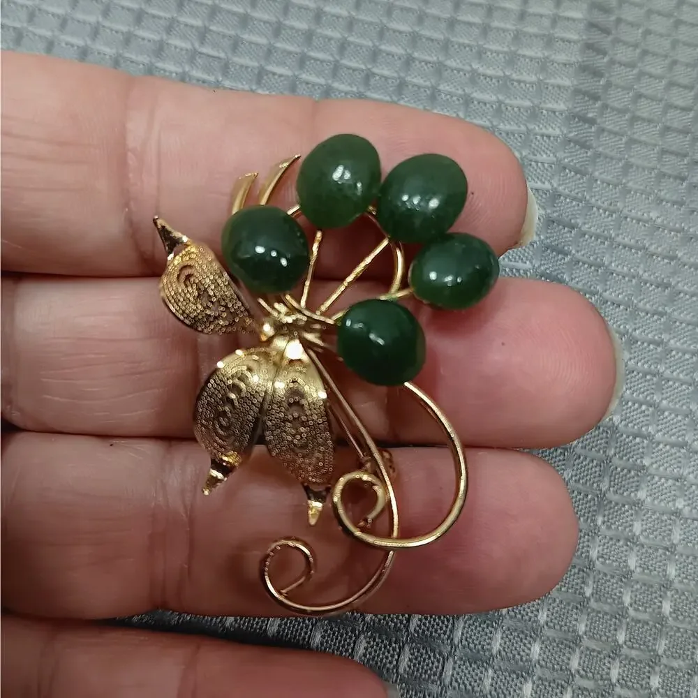 Vintage‎ Pin Brooch Gold Colored Green Jade Colored Cabochon Stones Filigree